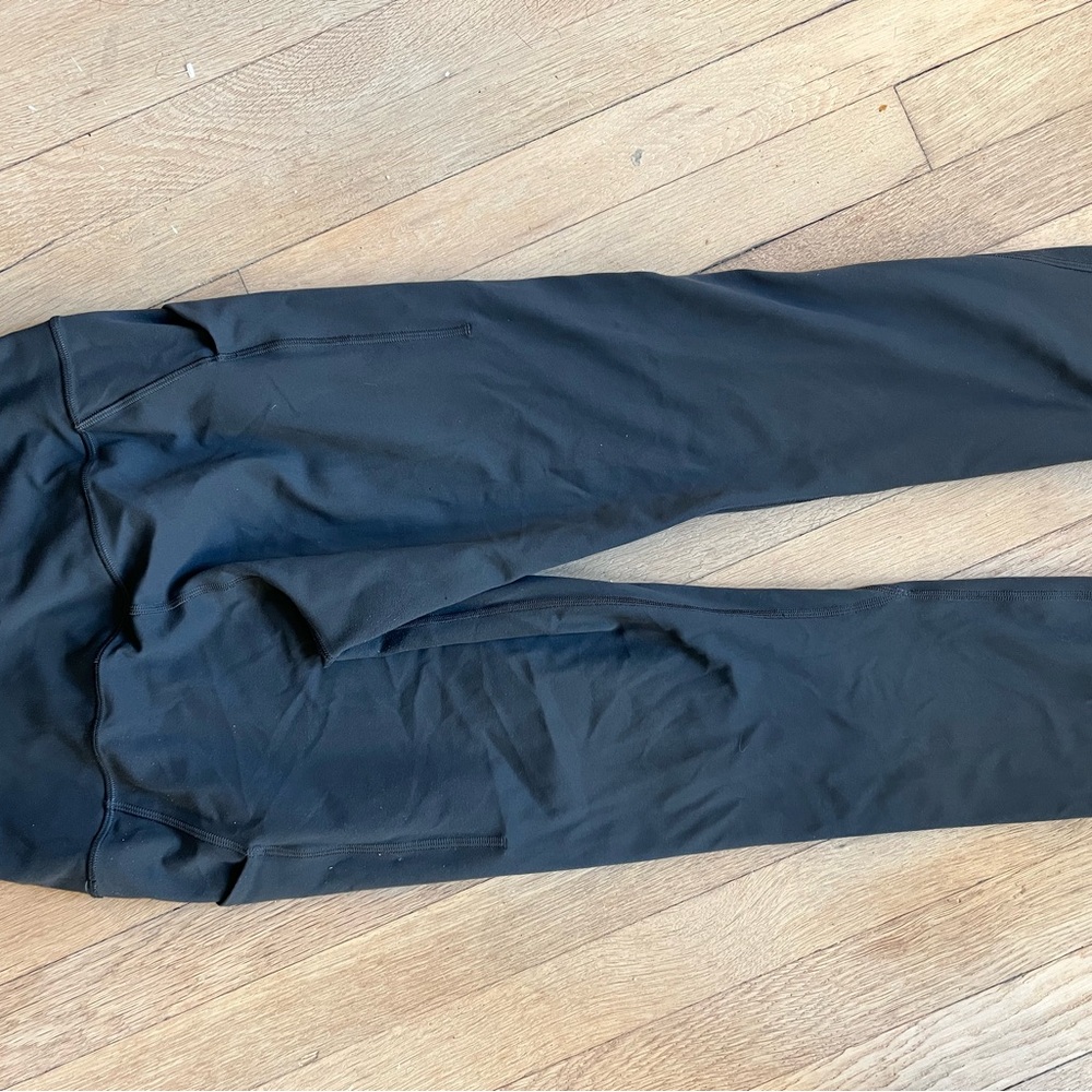 Black Lululemon Align 25” leggings size 8